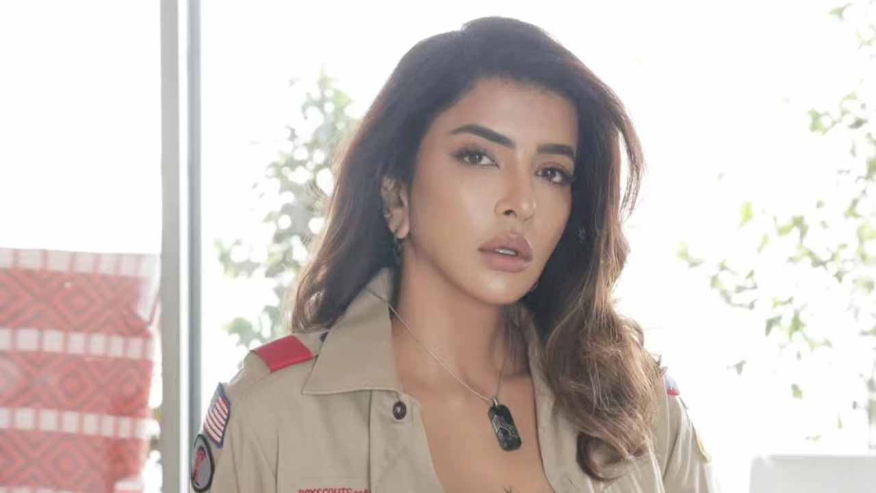 Manchu Lakshmi attends ED interrogation