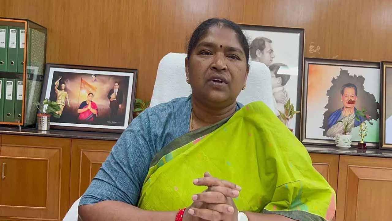 Minister Seethakka Fire On 