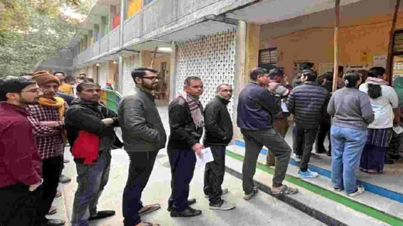 Delhi assembly elections.. 33.31 percent polling till one o'clock