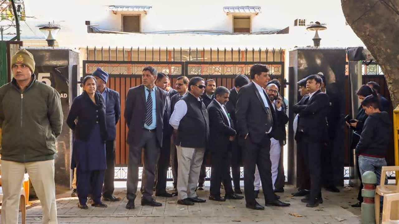 ACB officials to Kejriwal house