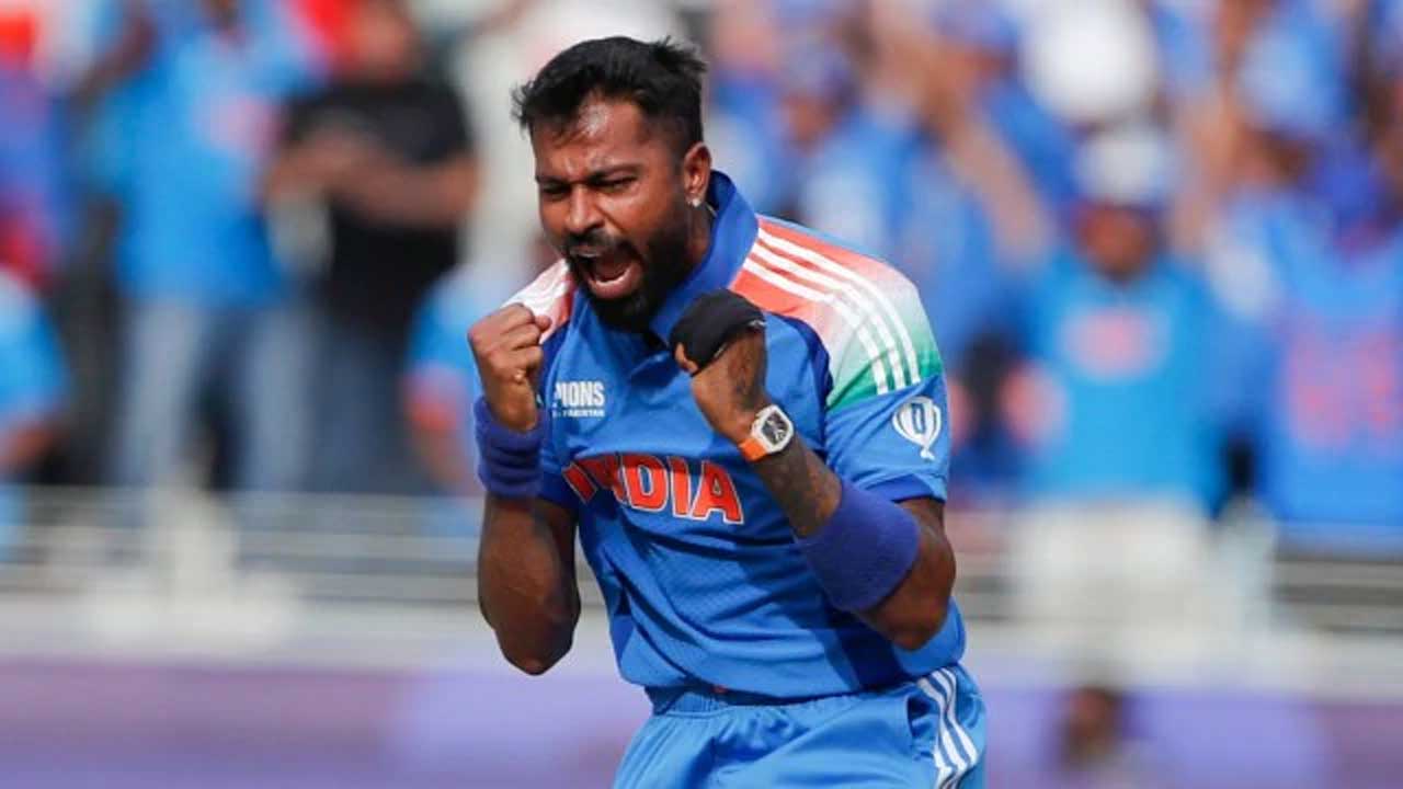 Hardik Pandya Flaunts His R