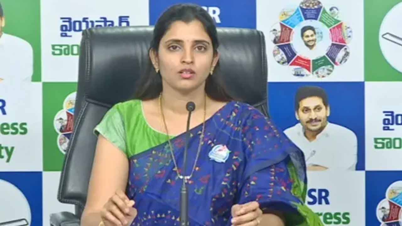 Anchor Shyamala approaches the High Court