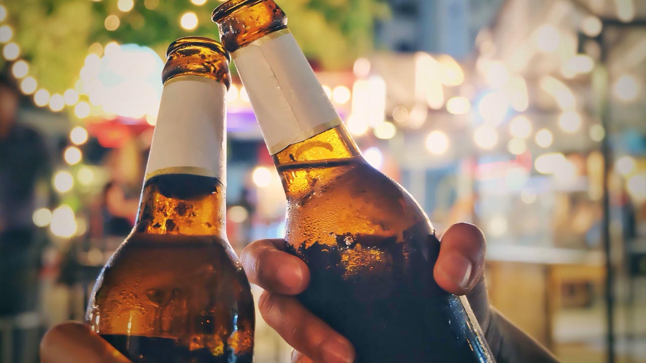 Double Kick : ఒక బీర్ కొంటే మరొకటి ఫ్రీ.. ఎక్కడో తెలుసా? One Plus One Beer
