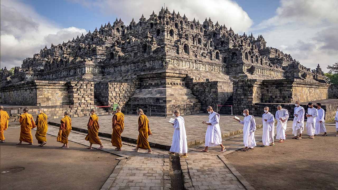 What is Pradakshina done in temples? Let's find out how many types there are..!