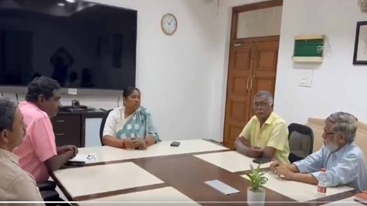 Bharat Bachao representatives appeal to Seethakka