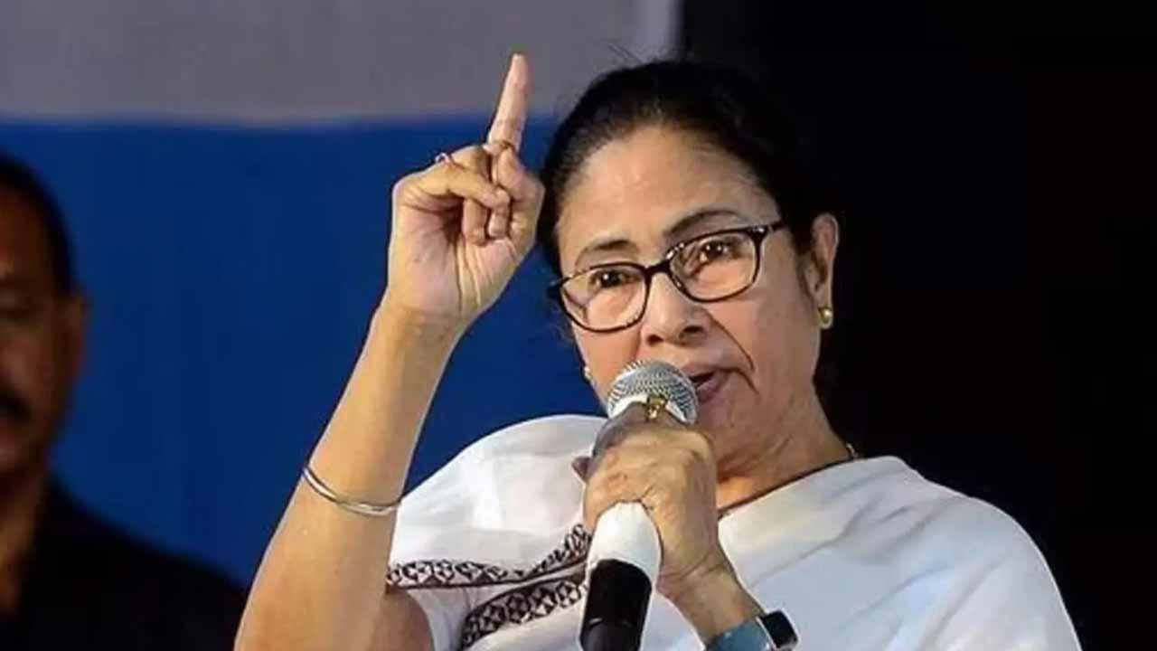 Contempt notice issued to Mamata Banerjee