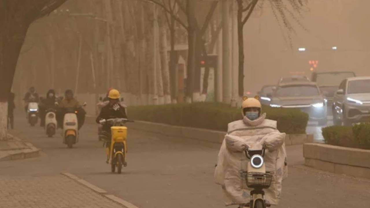High Winds And Sandstorms Prompt Beijing