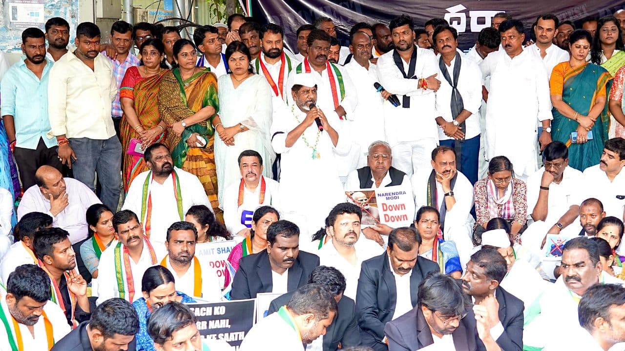 Tpcc Protest Basheerbagh Ed Office Hyderabad Charge Sheet Sonia Gandhi Rahul Gandhi National Herald Case Min