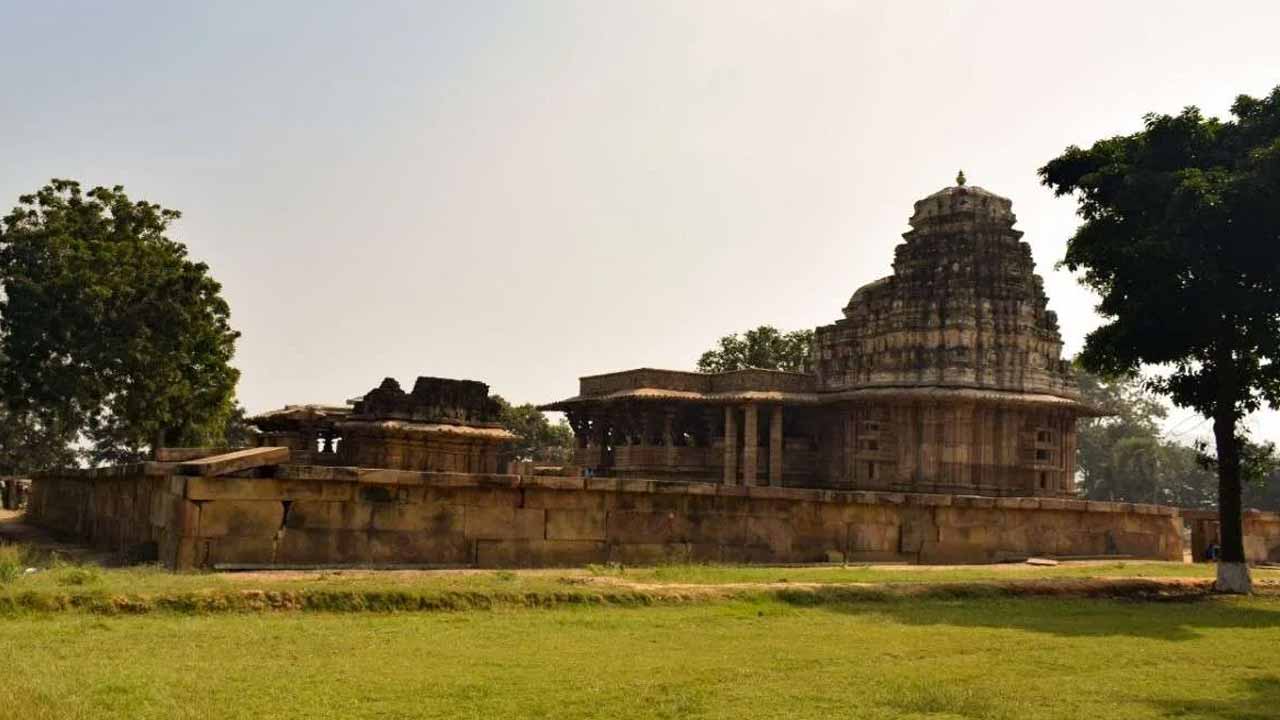 Beauties from around the world visit Ramappa Temple today
