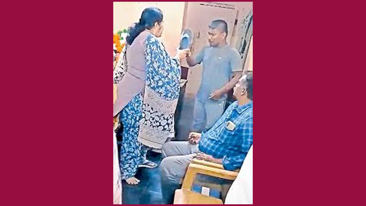 Excise Ci Hits Office Boy W