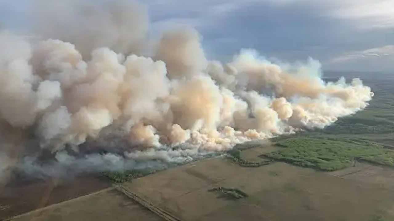 Fire in Canada..thousands evacuated to safer areas..!