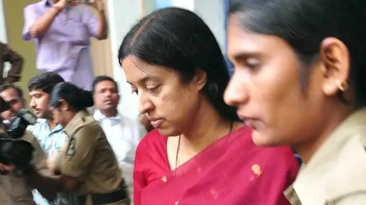 IAS Srilakshmi faces hurdles in Supreme Court in OMC case