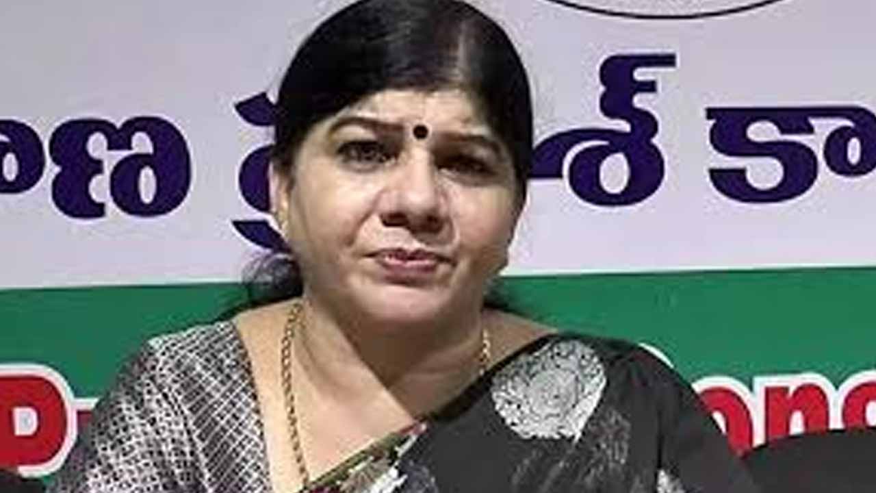 Show cause notices issued to Mahila Congress president Sunita Rao