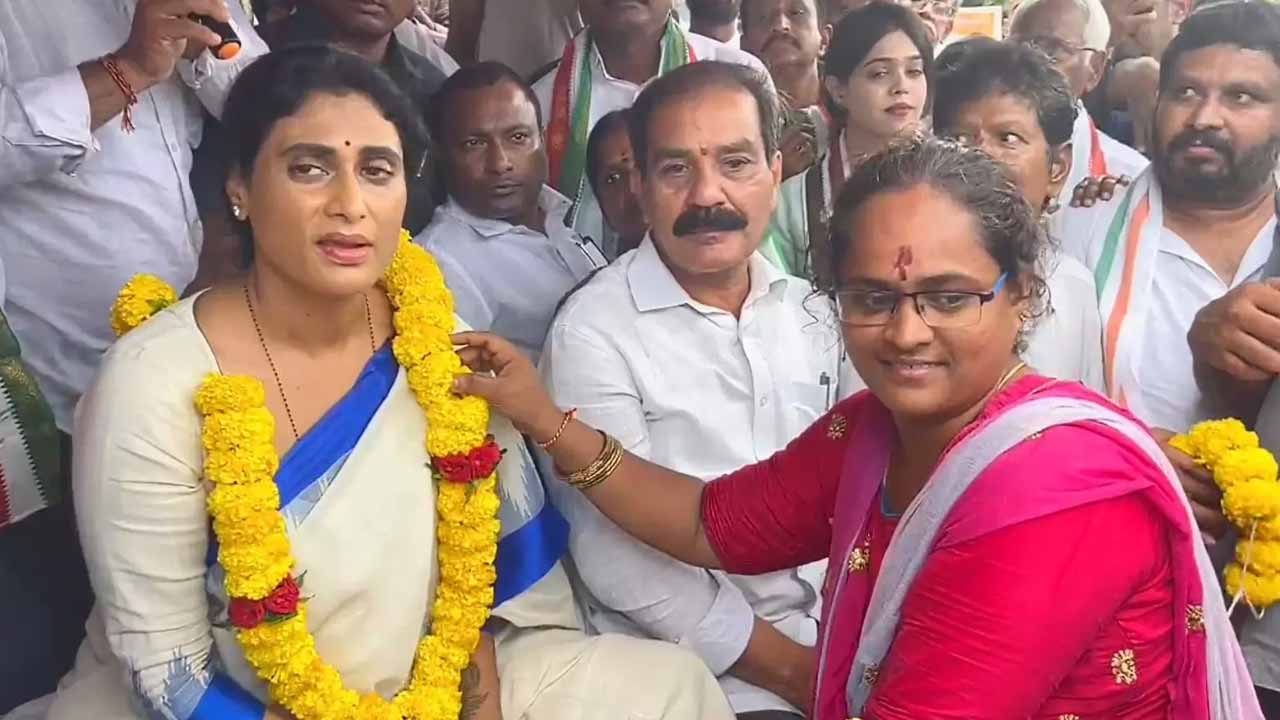 YS Sharmila begins indefinite hunger strike