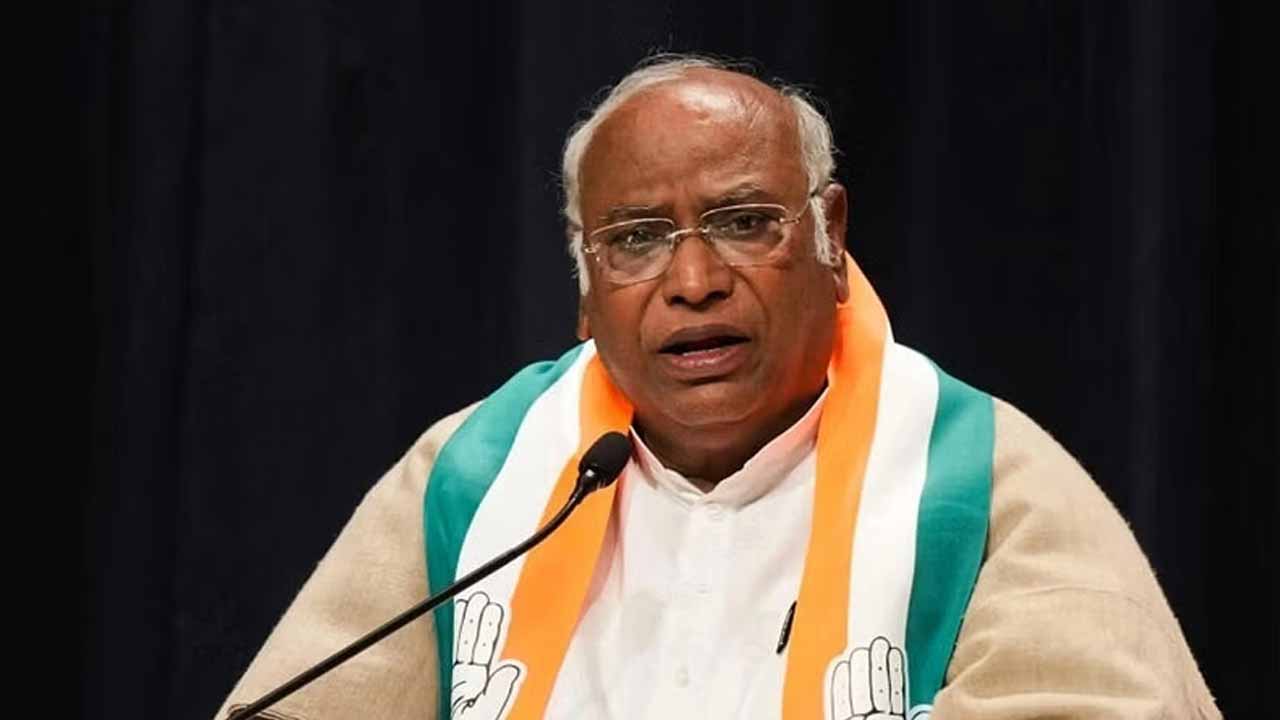 India fight needs international support: Mallikarjun Kharge