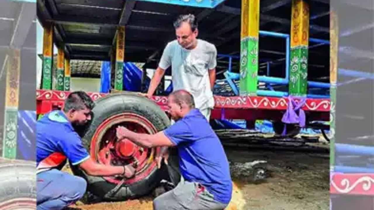 Jagannath chariot procession on Sukhoi fighter jet tires.. ISKCON innovative decision..!
