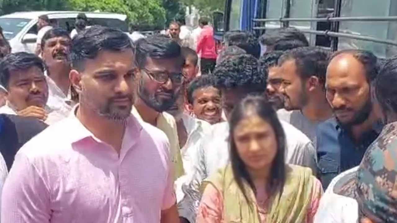 MLA Padi Kaushik Reddy shifted to MGM Hospital
