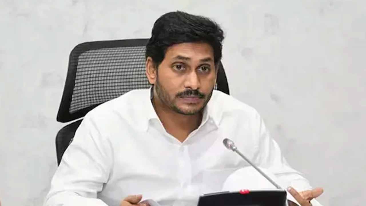 Singaiah death case.. Notices to YS Jagan