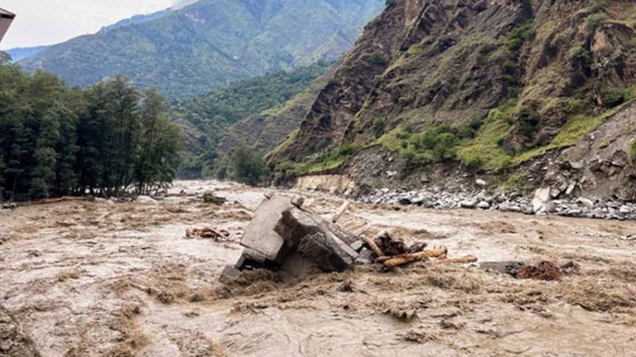 A great service rendered by a mute person during a rain disaster..A dog that saved 67 lives