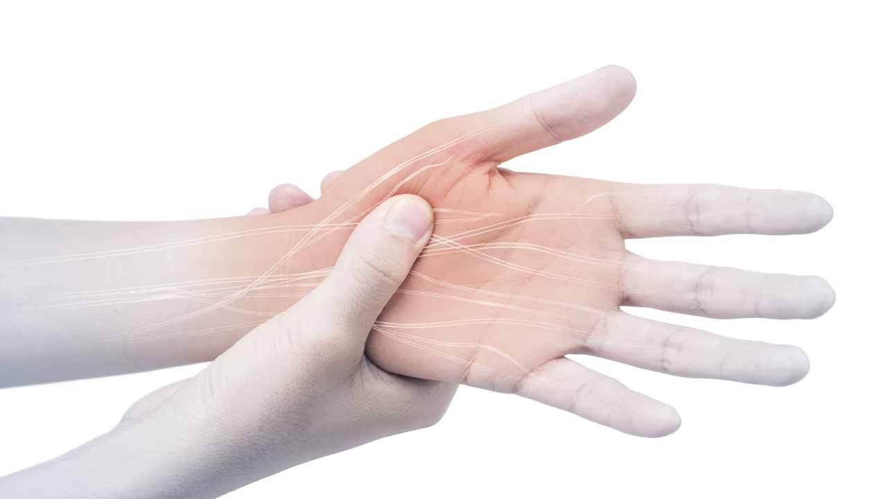 Let's now learn about the 5 important warning signs that appear when nerve weakness develops in the body..!