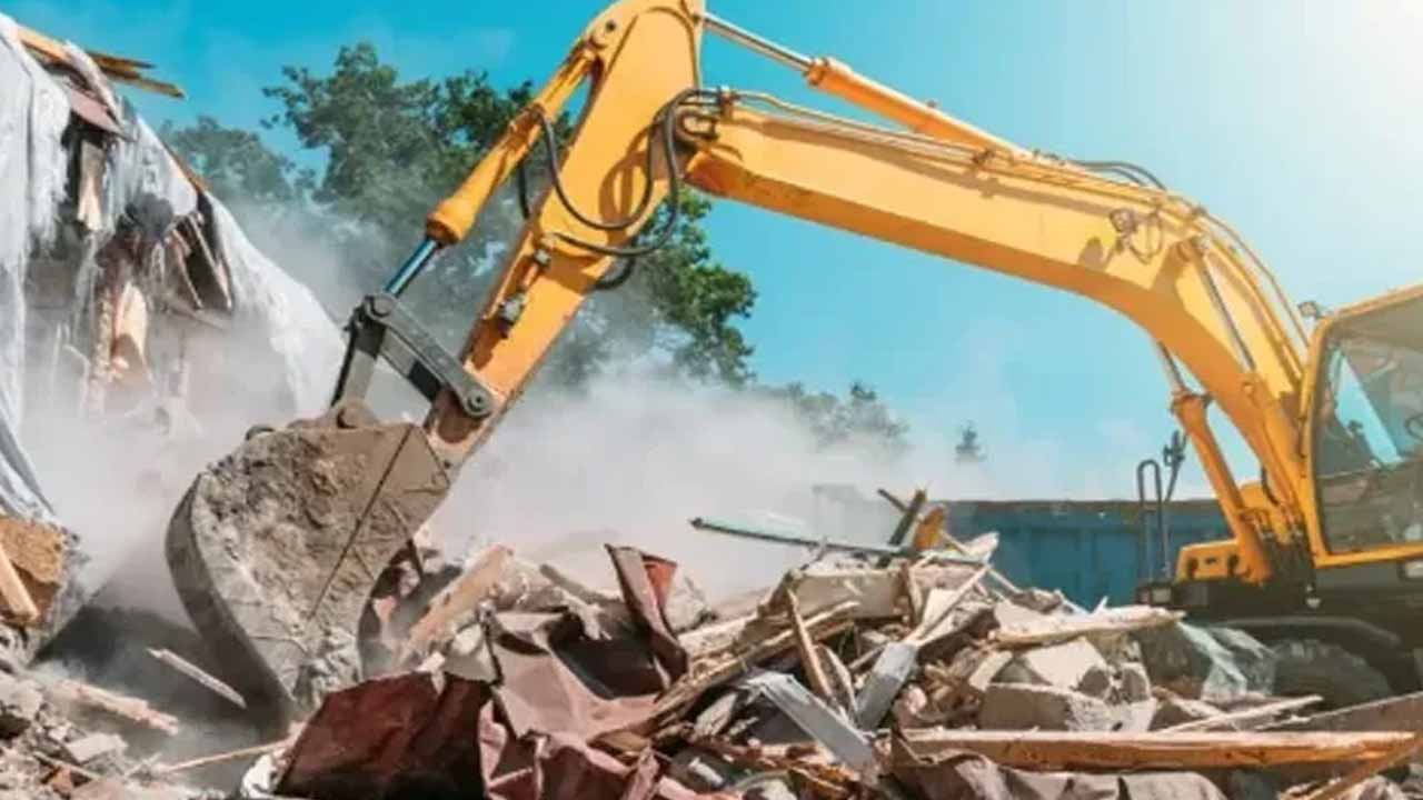 Demolitions in Madhapur.. Hydra saved land worth 400 crores