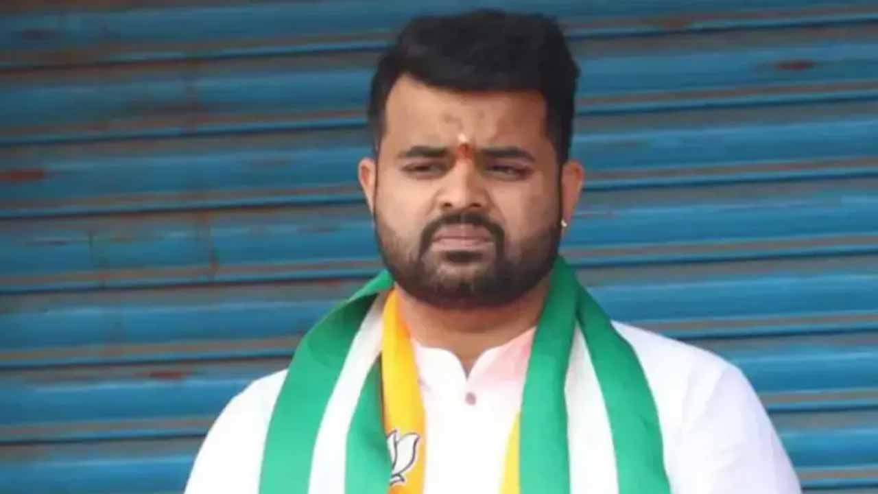 Give me a lighter sentence.. Prajwal Revanna breaks down in tears in court