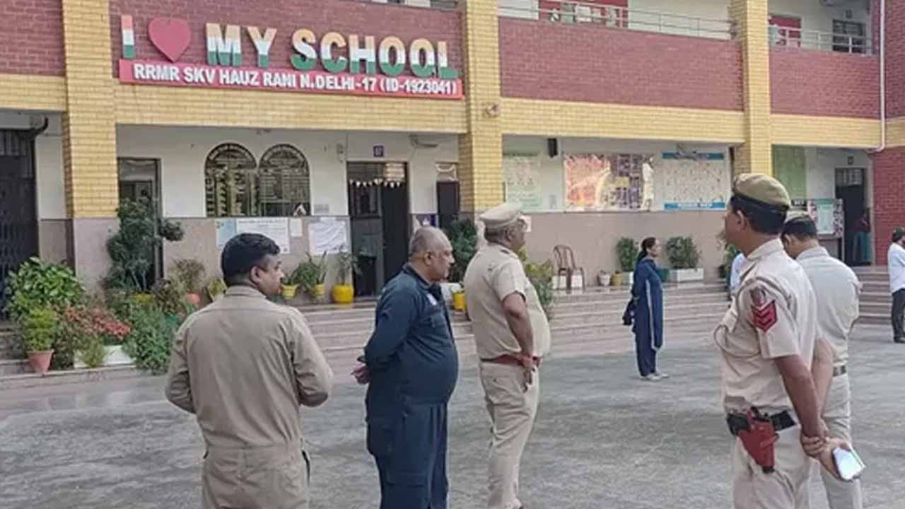 Bomb threats to over 50 schools in Delhi