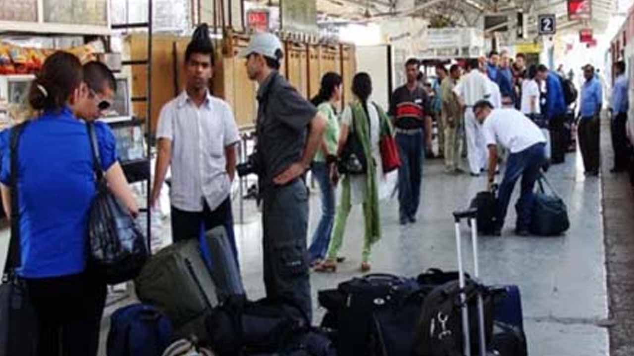 New rules on luggage in Indian trains.. New rules similar to those in airplanes!