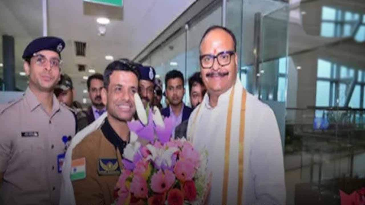 Subhanshu Shukla arrives in Lucknow, receives grand welcome at the airport