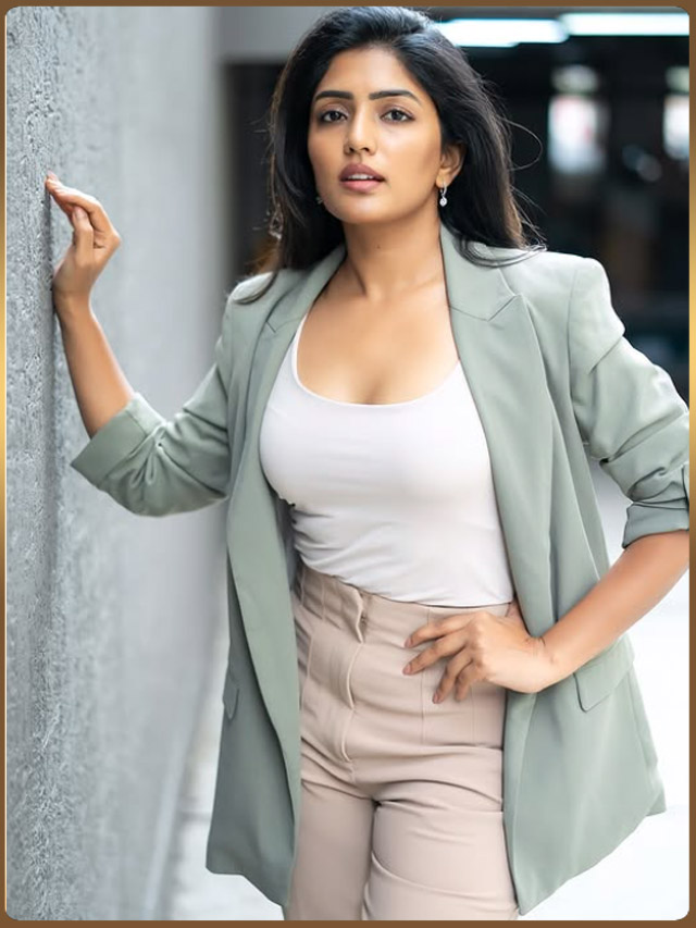 Esha Rebba : తన లేత అందాలతో పిచ్చెక్కిస్తున్న ఈషా రెబ్బ