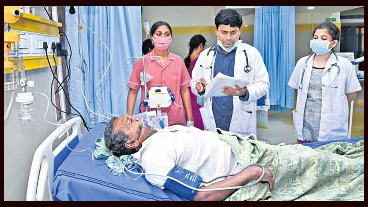 Aarogyasri : అర్ధరాత్రి నుంచి ఆరోగ్య శ్రీ సేవలు బంద్ – నెట్వర్క్ ఆస్పత్రులు Telangana Aarogyasri Treatm