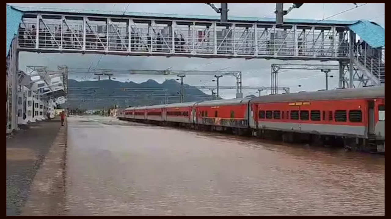 Telangana Rain Affect Train