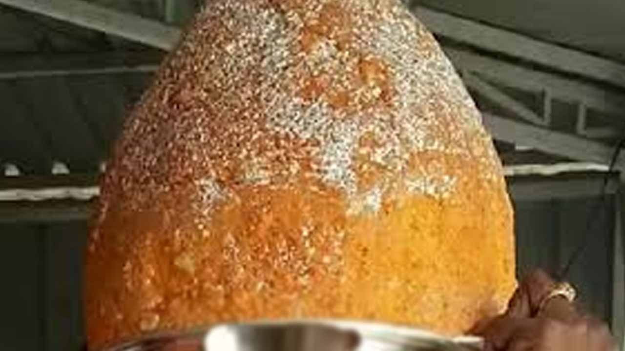 Ganesh laddu fetches huge price in Rayadurgam