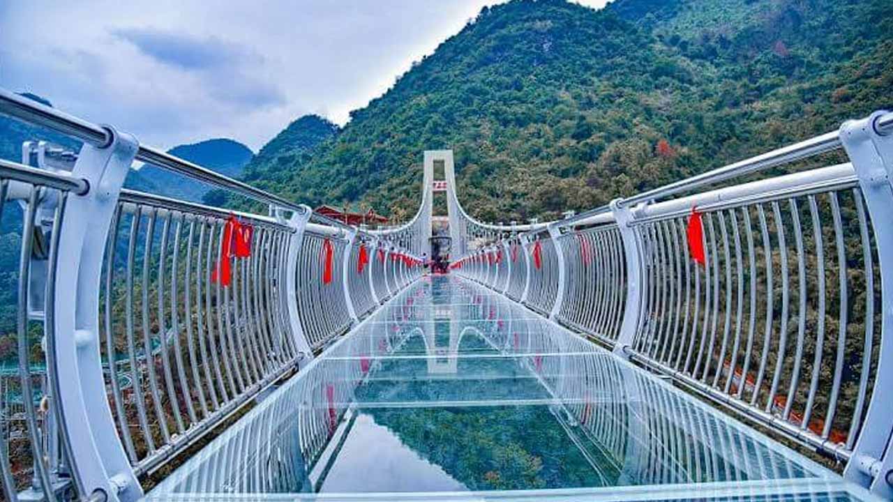 Glass bridge ready for tourists on Kailashgiri in Visakhapatnam..Here is the video of the glass bridge!