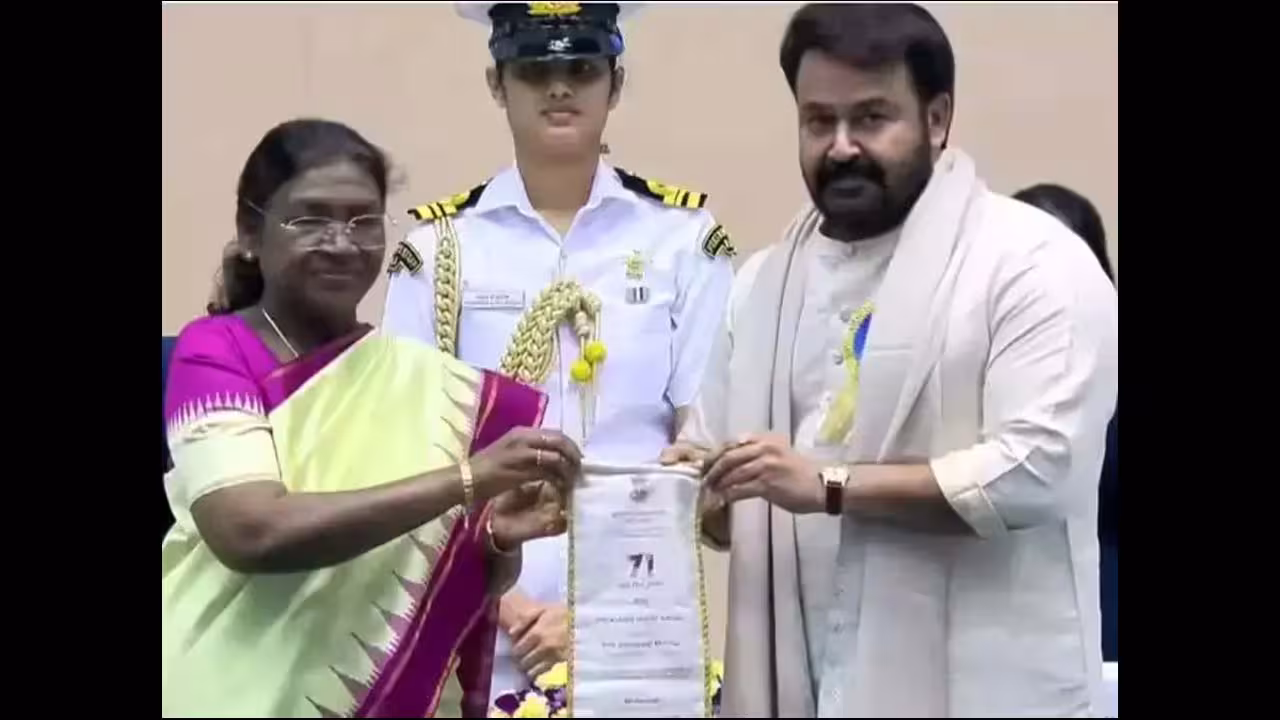Mohanlal wins Dadasaheb Phalke Award 2025 : దాదాసాహెబ్ ఫాల్కే అవార్డు అందుకున్న మోహన్లాల్ Mohanlal Receives Dadasaheb