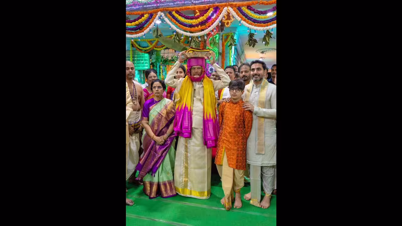 CM in Tirumala: శ్రీవారికి పట్టువస్త్రాలు సమర్పించిన సీఎం చంద్రబాబు