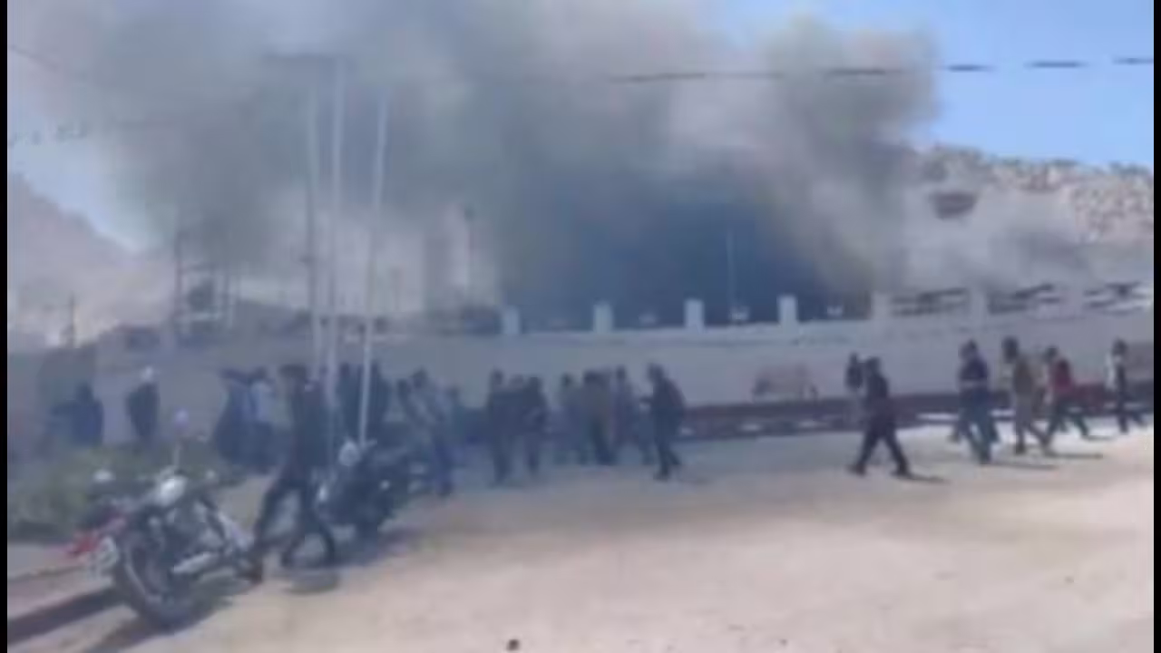 Ladakh Violence: లద్ధాఖ్‌ హింస: నలుగురు మృతి, కేంద్రంపై పెద్ద ఆగ్రహం