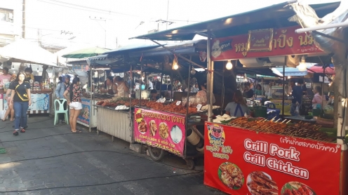 Bua Khao Market