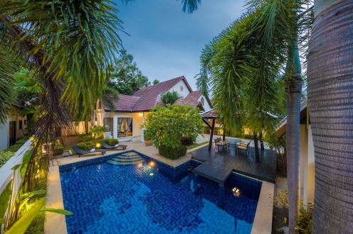 Green Residence Pool Villa