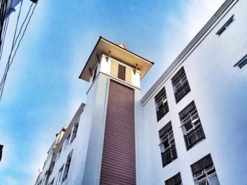 18 Coins Hostel & Café