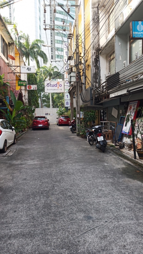 Studio Sukhumvit 18