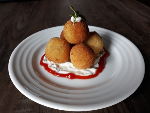 Dynasty Restaurant & Pub Ropeway Building