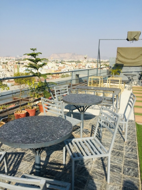 TEN 11 Lounge Disco Bar