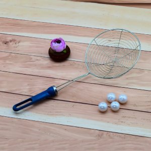 "CRISPY CREATIONS: Round Stainless Steel Deep Fry/Mesh Strainer for Perfect Golden Goodness"