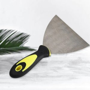 PUTTY KNIFE SET WITH A GENTLE RUBBER GRIP FOR TASKS INVOLVING DRYWALL PUTTY DECALS BAKING PATCHING AND PAINTING.