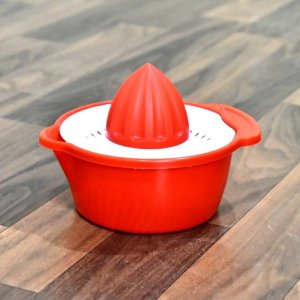 HandPowered Juicer for Crafting Fresh Juices and Beverages by Hand