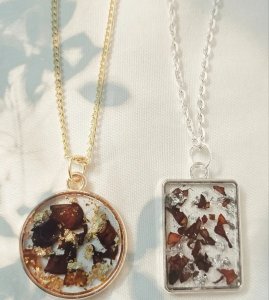 Real flower preserved pendent set for couple.