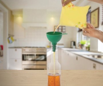 SILICONE FUNNEL FOR PRECISE POURING OF OIL SAUCE WATER JUICE AND SMALL FOOD GRAINS