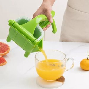 HANDY PLASTIC FRUIT JUICER  JUICE EXTRACTOR TOOL FOR ORANGES LIMES AND LEMONS BROWN BOX