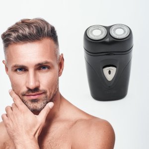 Men's rechargeable electric shaver with double floating heads